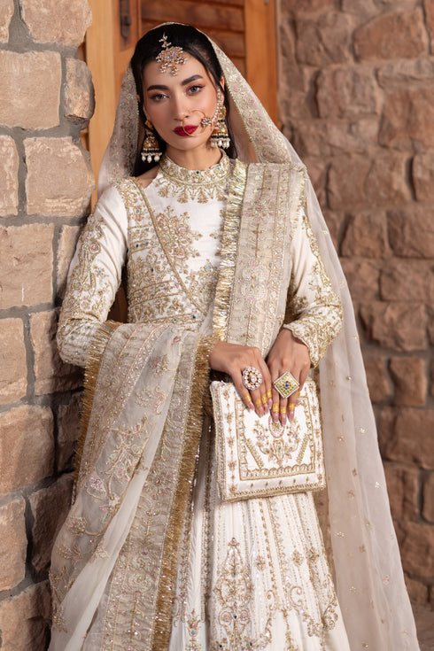 Naqshi Fasana organza dupatta draped to showcase heavy hand‑adda motifs, mirror embellishments, tissue facing and kiran lace pallu.